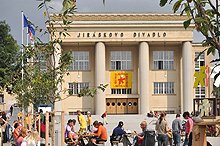 Vstřebejte divadelní atmosféru Jiráskova Hronova