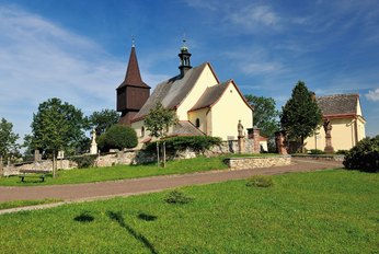 Dřevěná zvonice a kostel sv. Jana Křtitele